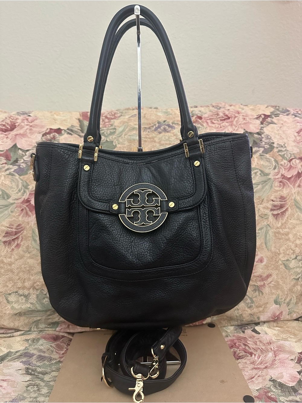 Tory Burch Black Pebbled Leather Shoulder/crossbody bag with Gold Logo